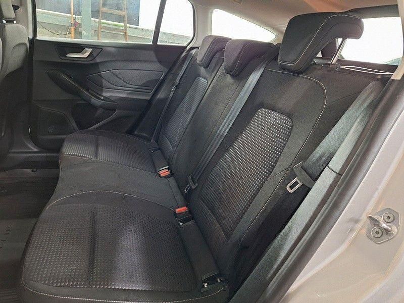 Gebraucht Ford Focus Cool & Connect 120 PS (88 kW) 2020 Silber Kombi