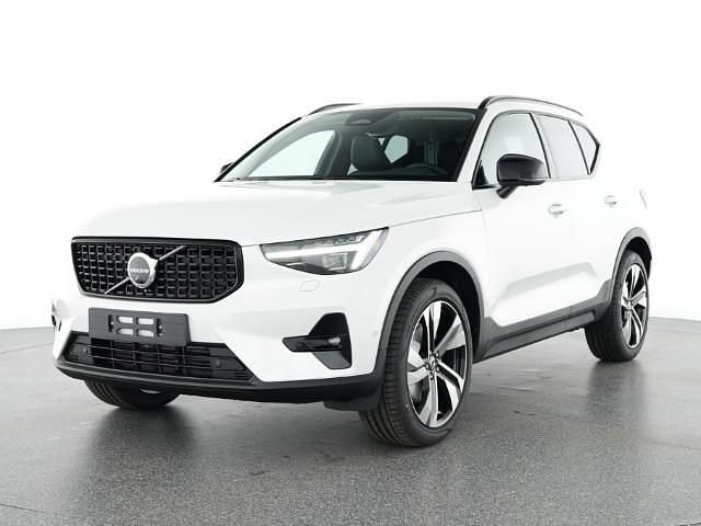 Weiss Gebraucht 2025 Volvo XC40 Plus SUV | 40.589 € (Etwas zu teuer) - Bild 1/3
