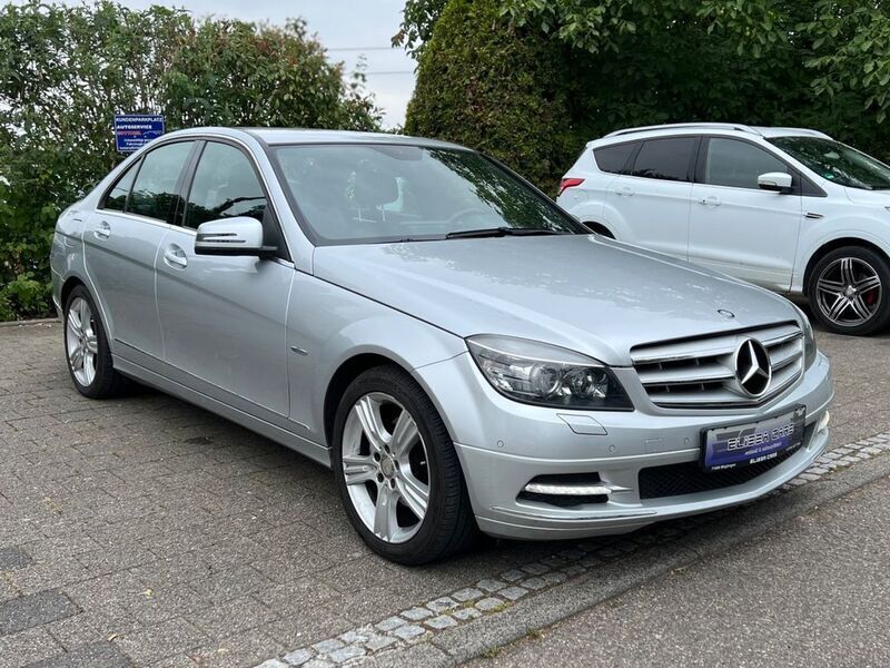 Silber Gebraucht 2010 Mercedes C250 Limousine | 7.770 € (Fairer Preis) - Bild 1/4