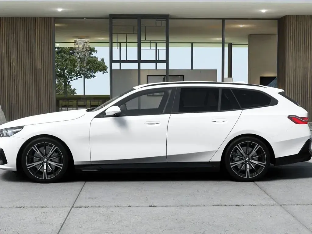Gebraucht BMW 520 M Sport 197 PS (144 kW) 2025 Weiß Limousine