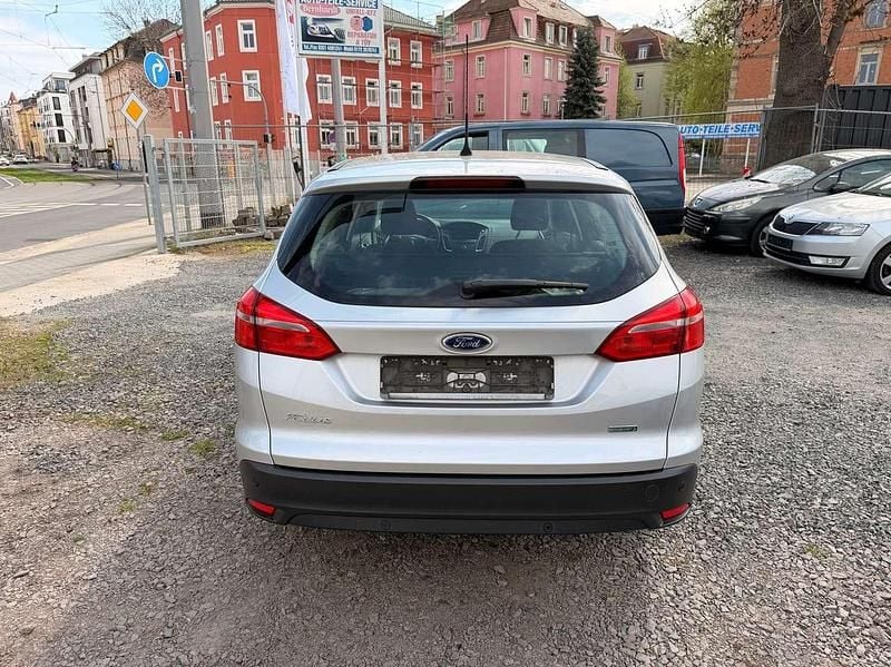 Usado Ford Focus Trend 101 CV (74 kW) 2015 Plateado Familiar