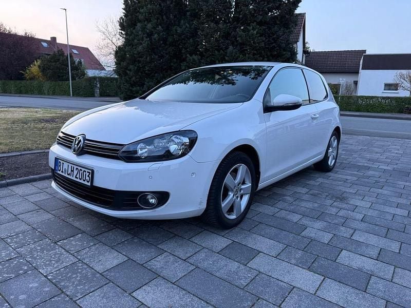 Weiß Gebraucht 2011 VW Golf VI Team Limousine | 6.500 € (Fairer Preis) - Bild 1/4