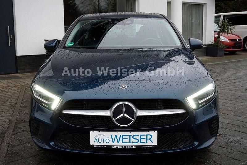 Blau Gebraucht 2019 Mercedes A220 Limousine | 21.900 € (Guter Preis) - Bild 1/4