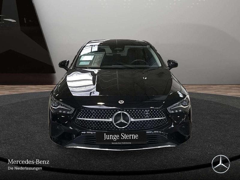 Gebraucht Mercedes CLA180 Progressive 136 PS (100 kW) 2024 Kosmosschwarz Limousine