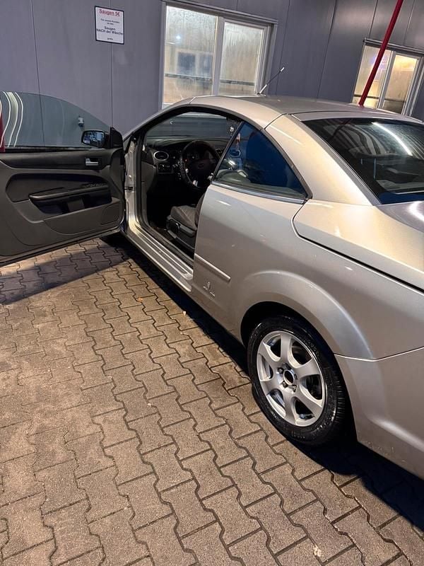 Gebraucht Ford Focus Cabriolet 145 PS (106 kW) 2008 Grau Cabrio