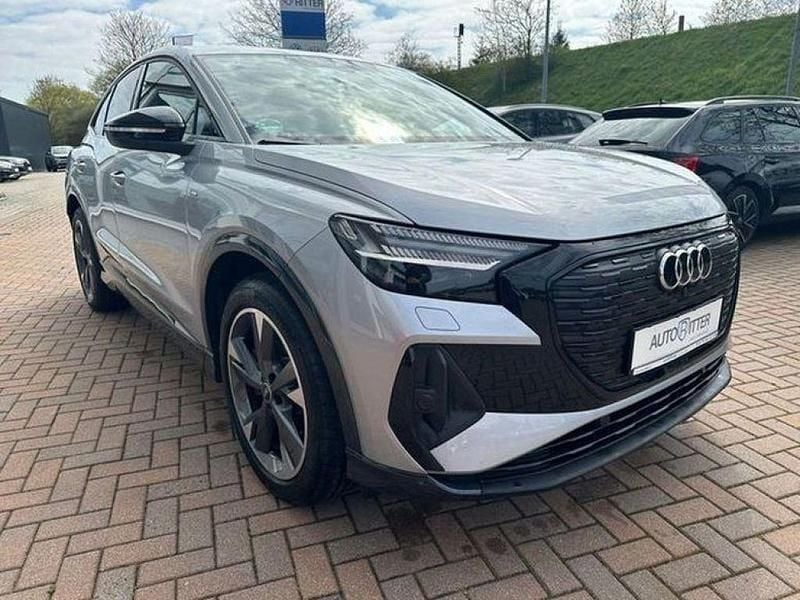 Florettsilber metallic (metallic) Gebraucht 2022 Audi 50 S-Line Kleinwagen | 35.890 € - Bild 1/4