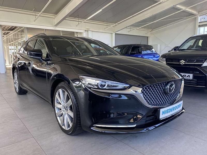 Jet black (metallic) Gebraucht 2024 Mazda 6 Takumi-Line Kombi | 29.990 € (Fairer Preis) - Bild 1/4