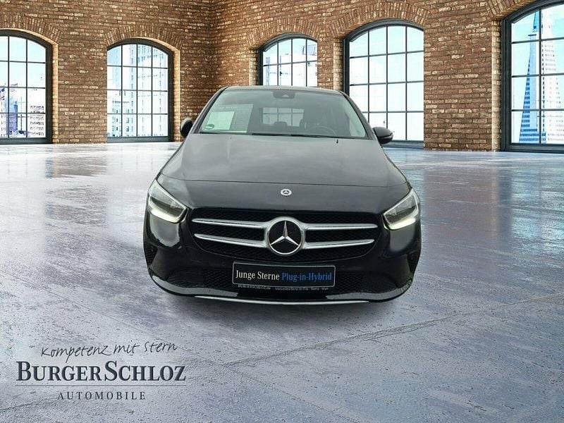 Gebraucht Mercedes E250 160 PS (117 kW) 2021 Unilack nachtschwarz Limousine