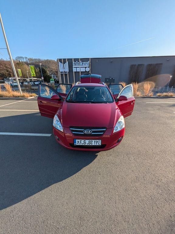 Gebraucht Kia Ceed EX 143 PS (105 kW) 2009 Rot Kleinwagen