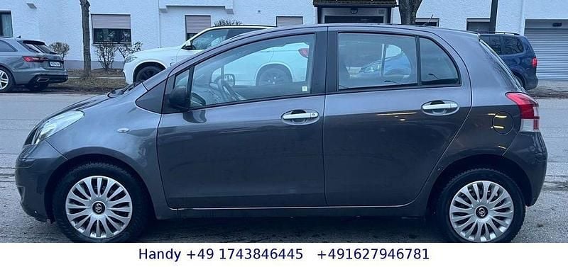 Gebraucht Toyota Yaris Cool 69 PS (50 kW) 2011 Grau Kleinwagen
