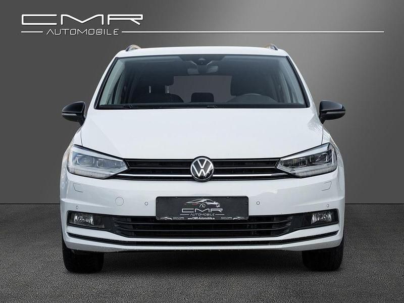 Gebraucht VW Touran Highline 150 PS (110 kW) 2022 Weiß Van / Kleinbus
