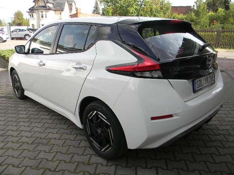 Gebraucht Nissan Leaf Acenta 89 kW (122 PS) 2023 Weiß Kleinwagen
