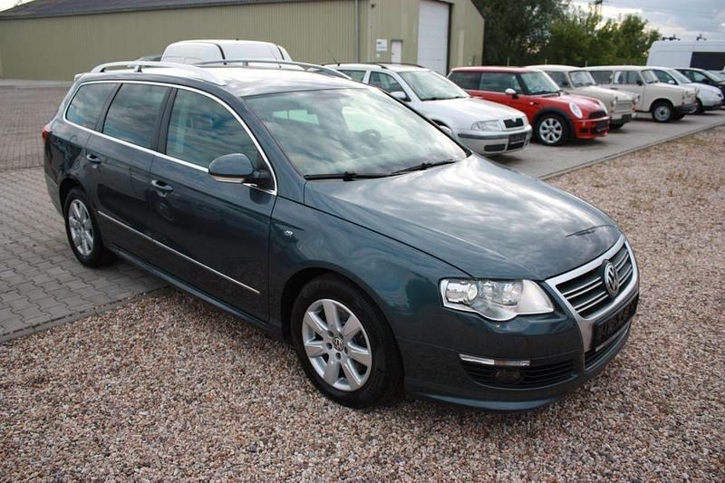Grau Gebraucht 2010 VW Passat R-line Edition Kombi | 5.990 € (Teuer) - Bild 1/4