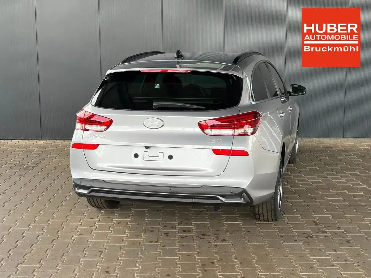 Neu Hyundai i30 Comfort 101 PS (74 kW) 2025 Shimmering silver Kombi