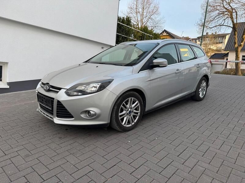 Silber Gebraucht 2013 Ford Focus Kombi | 2.190 € (Superpreis) - Bild 1/4