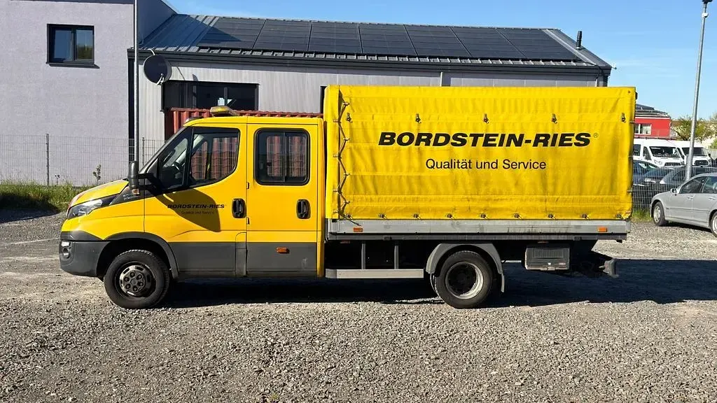 Second-hand Iveco Daily 179 CP (131 kW) 2017 Galben Berlinǎ
