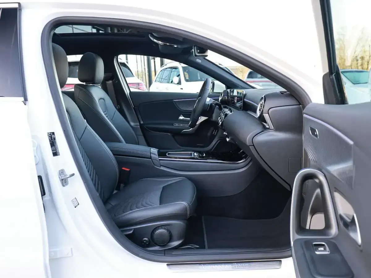 Gebraucht Mercedes A180 Advanced Plus 136 PS (100 kW) 2026 Weiss / polarweiß Limousine