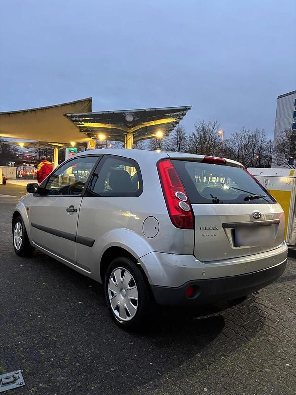 Gebraucht Ford Fiesta 80 PS (58 kW) 2006 Silber Kleinwagen