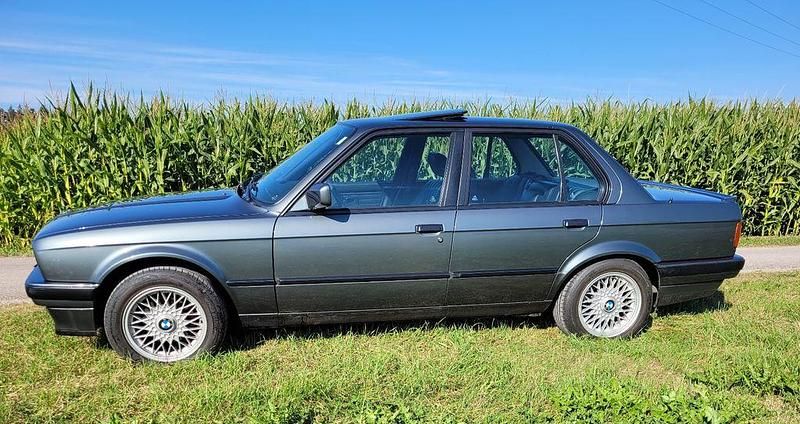 Grau Gebraucht 1989 BMW 325 Limousine | 34.900 € - Bild 1/4