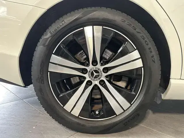 Gebraucht Mercedes C200 Avantgarde 184 PS (135 kW) 2023 Polarweiã Kombi