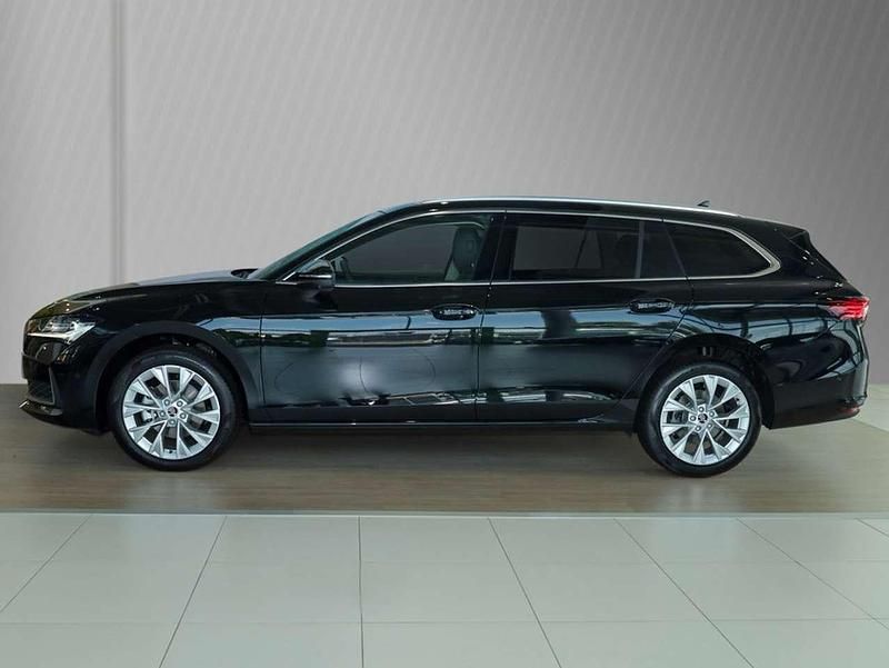 Gebraucht Skoda Superb Selection 150 PS (110 kW) 2025 Onyxschwarz metallic Kombi