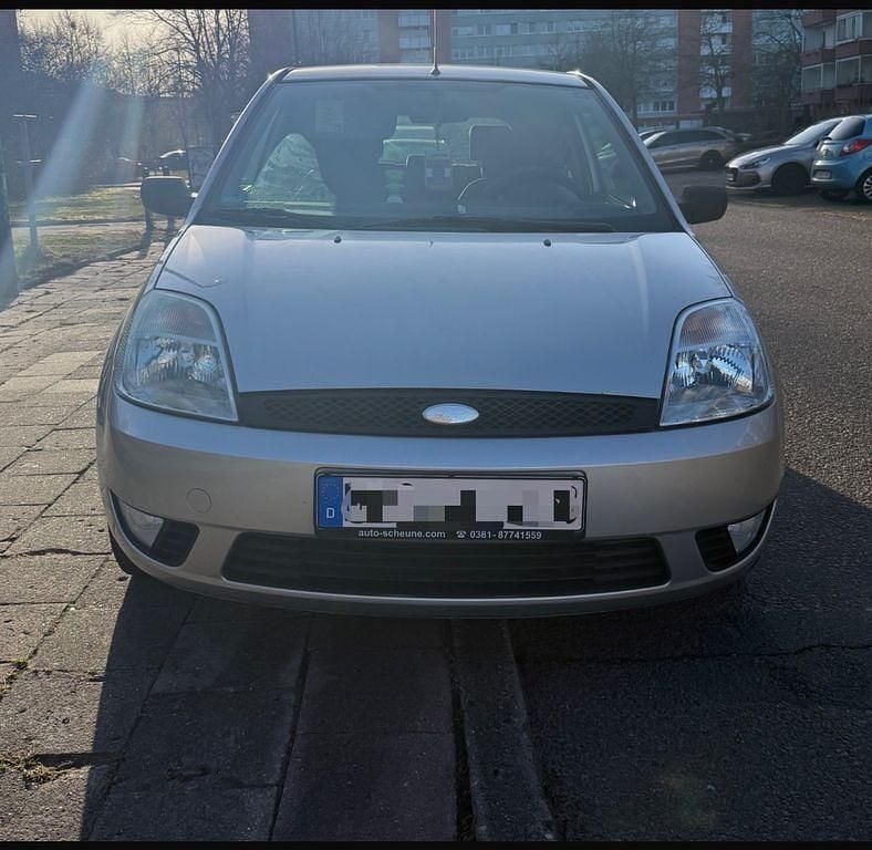 Gebraucht Ford Fiesta 69 PS (50 kW) 2003 Silber Kleinwagen