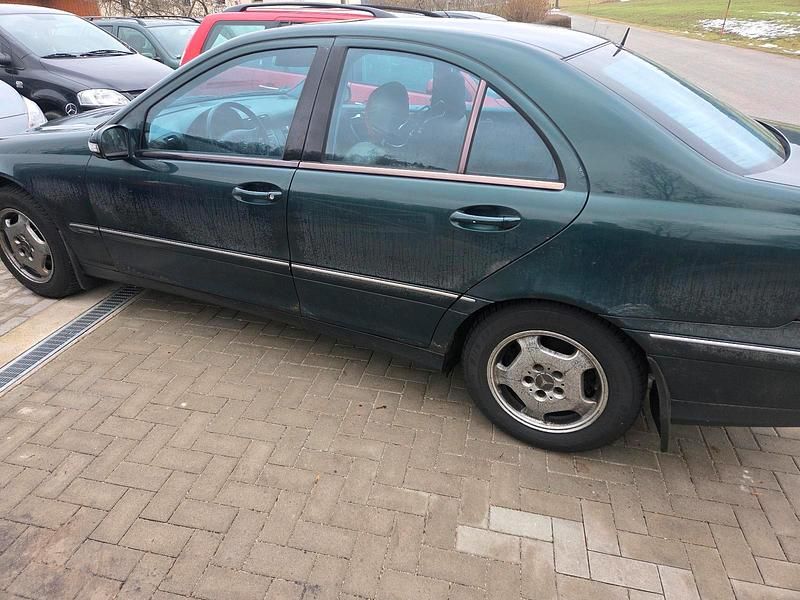 Gebraucht Mercedes C220 143 PS (105 kW) 2003 Grün Limousine