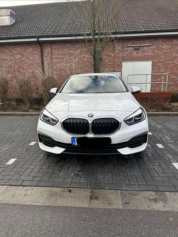 Weiß Gebraucht 2022 BMW 118 Advantage Kleinwagen | 19.300 € (Fairer Preis) - Bild 1/4