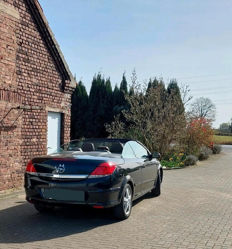 Schwarz Gebraucht 2009 Opel Astra Cabriolet Cabrio | 4.000 € - Bild 1/4