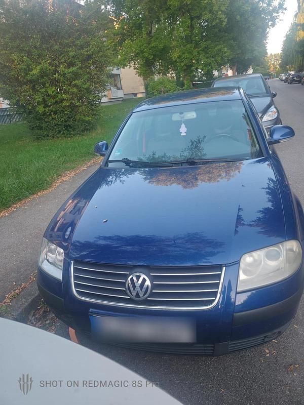 Blau Gebraucht 2003 VW Passat Limousine | 1.090 € (Superpreis) - Bild 1/4