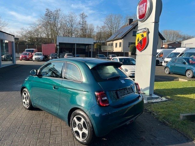 Gebraucht Fiat 500e Action 69 kW (95 PS) 2022 Grün Kleinwagen