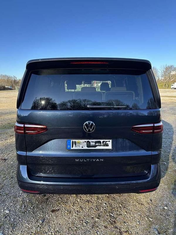 Gebraucht VW Multivan Life 150 PS (110 kW) 2024 Blau Van