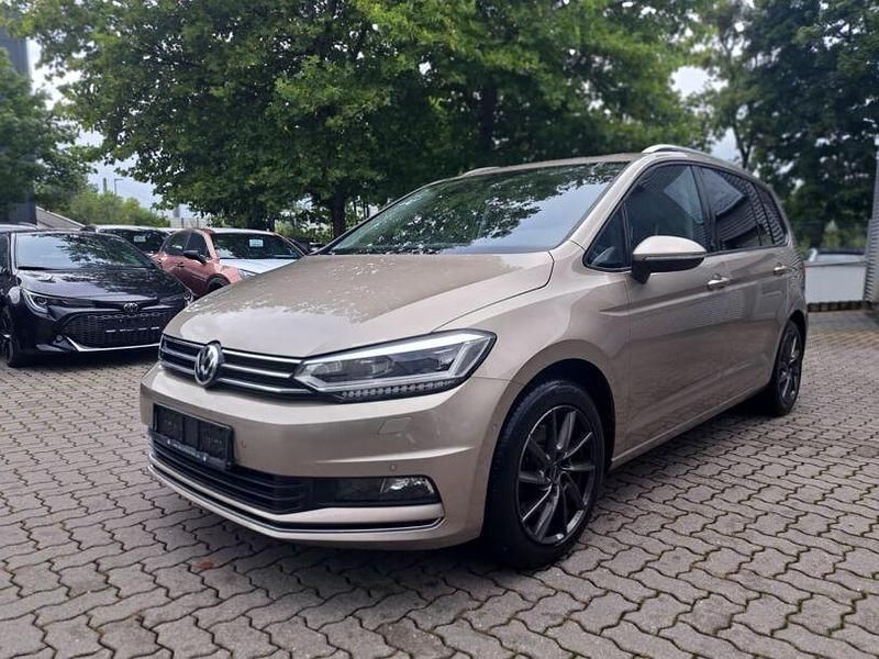 Beige Gebraucht 2017 VW Touran Sound Van / Kleinbus | 18.990 € (Etwas zu teuer) - Bild 1/4