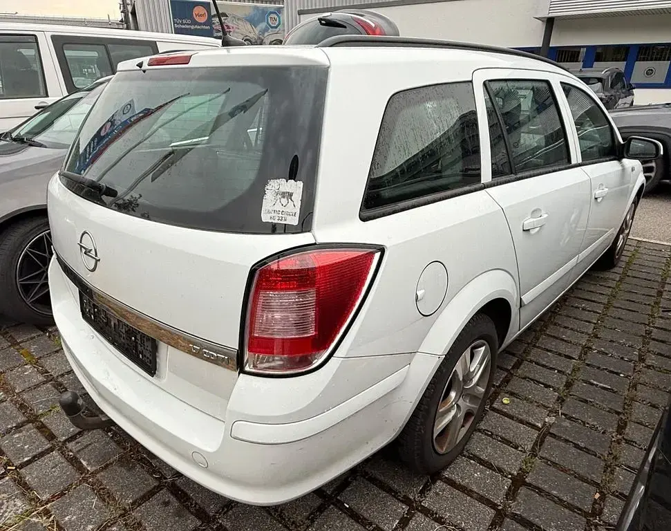 Gebraucht Opel Astra Catch Me 110 PS (80 kW) 2007 Weiß Limousine
