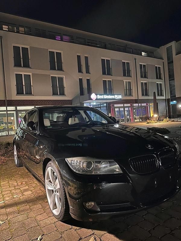Gebraucht BMW 330 245 PS (180 kW) 2009 Schwarz Limousine