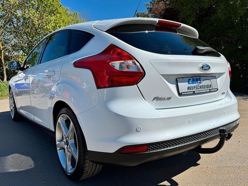 Używany Ford Focus Titanium 150 KM (110 kW) 2012 Biały Sedan/Limuzyna