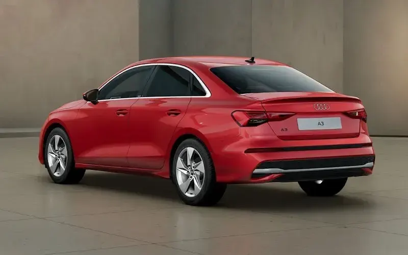 Gebraucht Audi A3 Advanced Plus 150 PS (110 kW) 2025 Rot Limousine