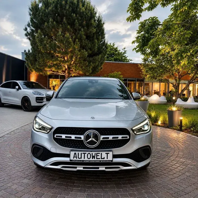Gebraucht Mercedes GLA200 163 PS (119 kW) 2020 Silber SUV