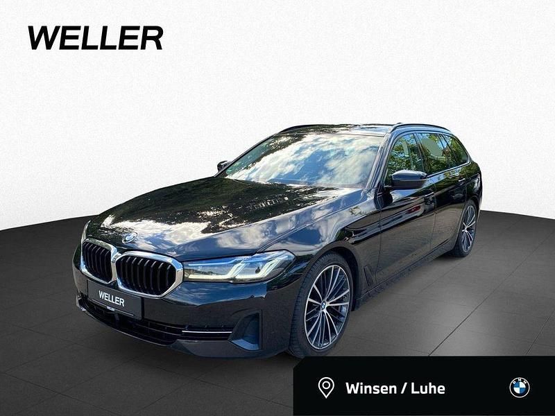 Black sapphire (schwarz) Gebraucht 2022 BMW 530 Comfort Edition Kombi | 36.490 € (Superpreis) - Bild 1/4