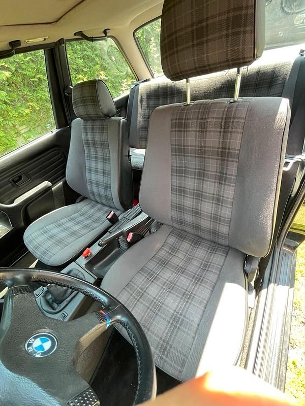 Gebraucht BMW 335 211 PS (155 kW) 1988 Schwarz Limousine