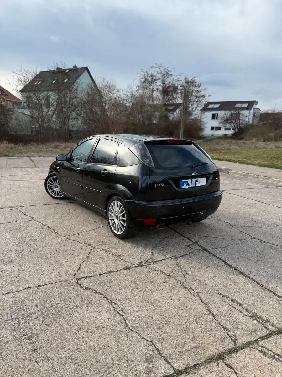 Gebraucht Ford Focus ST 173 PS (127 kW) 2003 Schwarz Limousine
