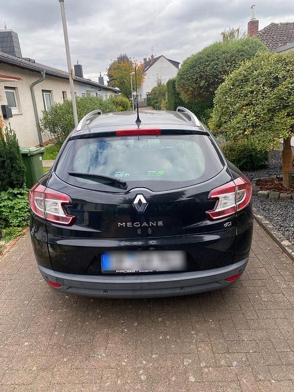 Schwarz Gebraucht 2015 Renault Mégane GrandTour LIMITED Kombi | 5.600 € (Guter Preis) - Bild 1/4