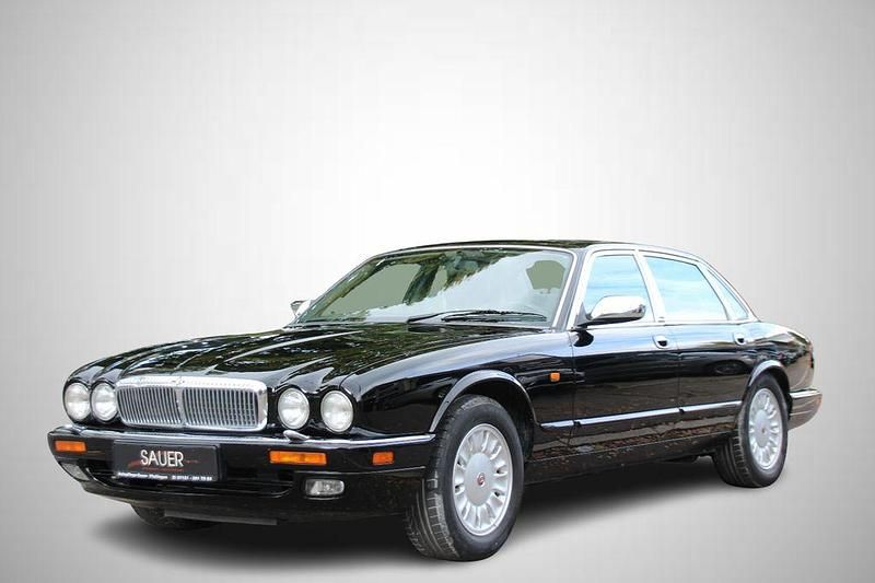Schwarz Gebraucht 1995 Jaguar X300 Limousine | 9.980 € - Bild 1/4