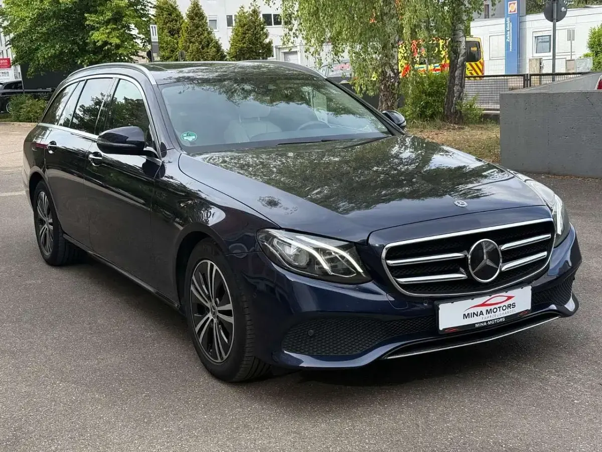 Gebraucht Mercedes E220 Avantgarde 194 PS (142 kW) 2020 Cavansitblau Kombi