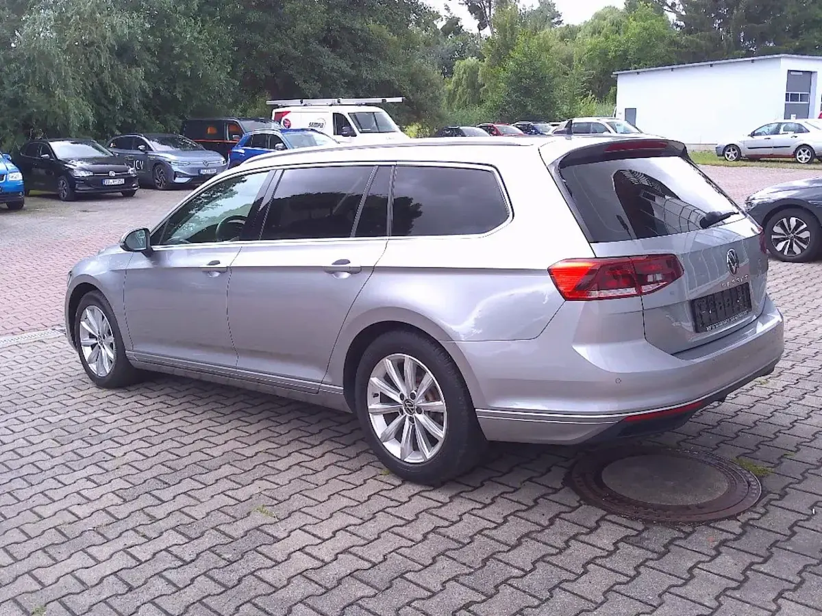 Gebraucht VW Passat Business 150 PS (110 kW) 2021 Pyritsilber metallic Kombi