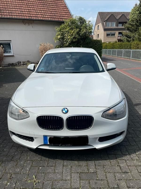 Gebraucht BMW 114 105 PS (77 kW) 2013 Weiß Kleinwagen
