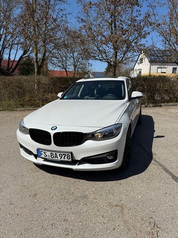Weiß Gebraucht 2014 BMW 320 Gran Turismo Sport Line Limousine | 12.900 € (Etwas zu teuer) - Bild 1/4