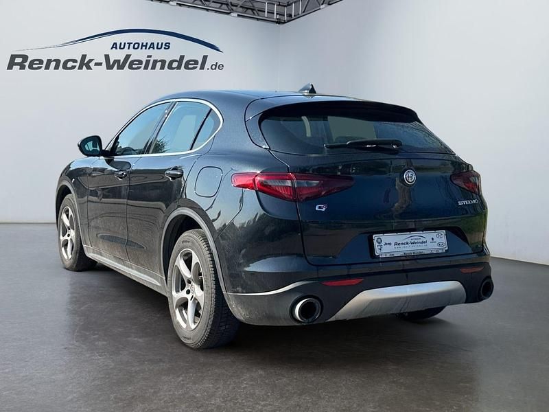 Gebraucht Alfa Romeo Stelvio Super 200 PS (147 kW) 2018 Schwarz SUV