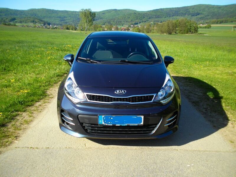 Blau Gebraucht 2016 Kia Rio 2 Limousine | 7.850 € (Fairer Preis) - Bild 1/4