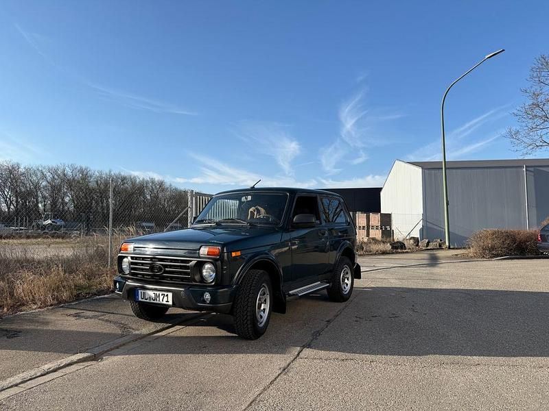 Gebraucht Lada niva 83 PS (61 kW) 2021 Grün SUV